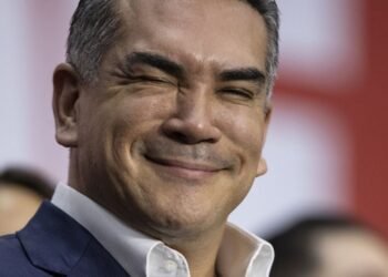 Alejandro Moreno califica de ‘títere’ a expresidente López Obrador