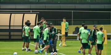 México finaliza ajustes tácticos contra Serbia previo a su debut