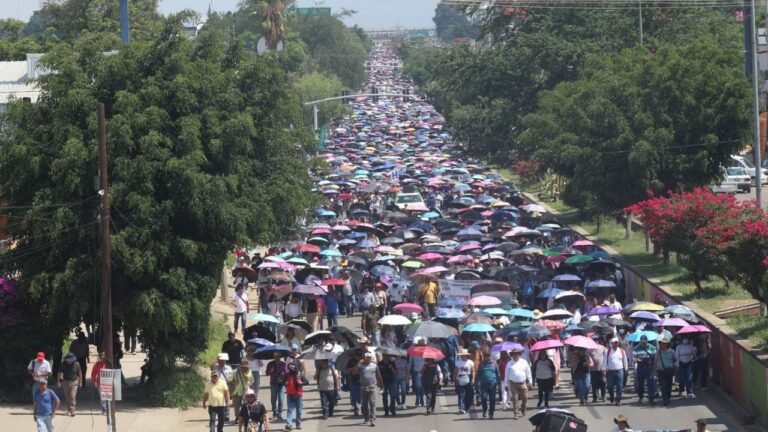 CNTE escala paro en Oaxaca: diálogo fallido y homicidio docente