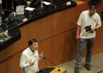 Senado desembolsó 1.24 millones a asistente de Noroña sin registro