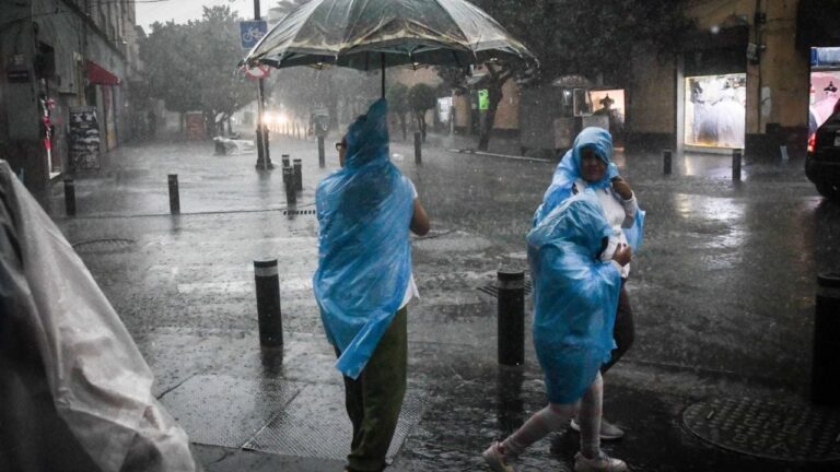 México enfrenta ciclón: lluvias torrenciales y onda de calor escalan