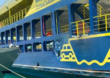 Embarcación de la Marina se impacta contra barco de Ultramar