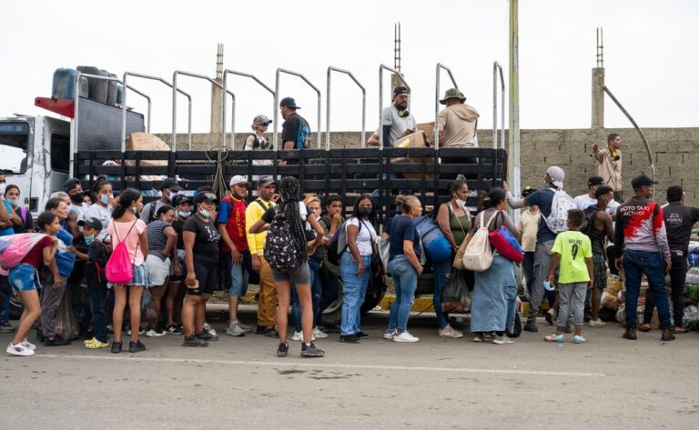 Habilita el Gobierno de la CDMX 21 centros de apoyo para Venezuela