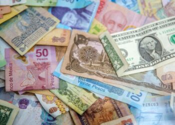 Peso mexicano inicia jornada con leve retroceso frente al dólar