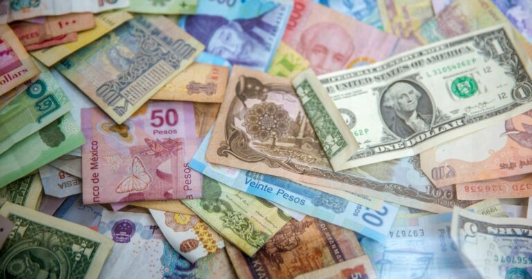 Peso mexicano inicia jornada con leve retroceso frente al dólar