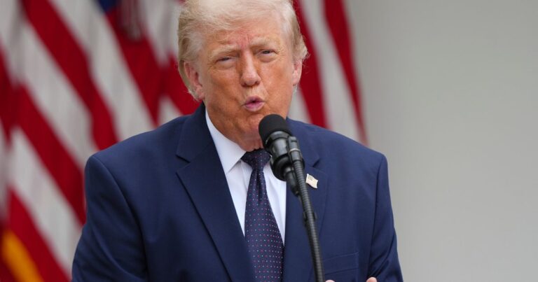 Trump adjudica recortes de precios Walmart, firma sin mención oficial