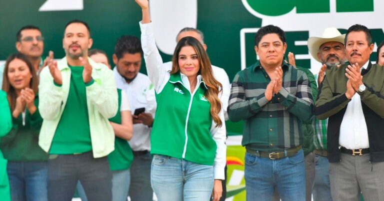 Ricardo Gallardo oficializa sucesión de su esposa en San Luis Potosí