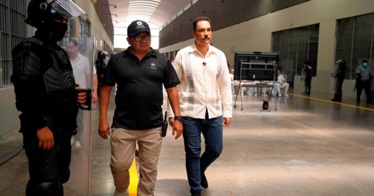 Senador panista busca replicar el modelo de megacárcel salvadoreña en México