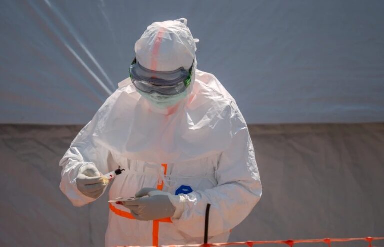 El ébola escala en el Congo tras el contagio de un ciudadano estadounidense