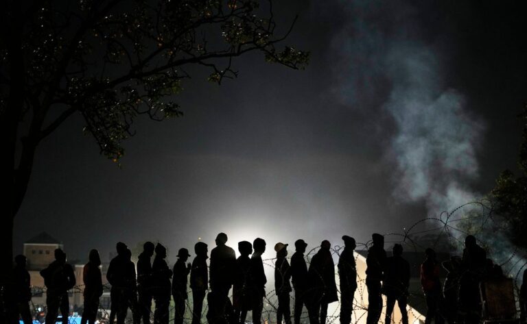 Sudáfrica ejecuta la expulsión de 53 mil migrantes en un mes