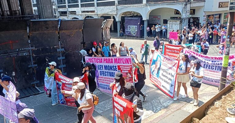 Margarita González Saravia prioriza vallas sobre salud en Morelos