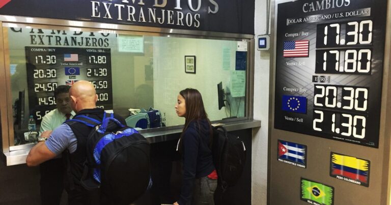 Peso mexicano escala frente al dólar tras superávit comercial histórico