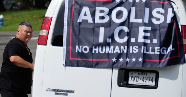 Juez bloquea la deportación de testigo clave en homicidio por ICE
