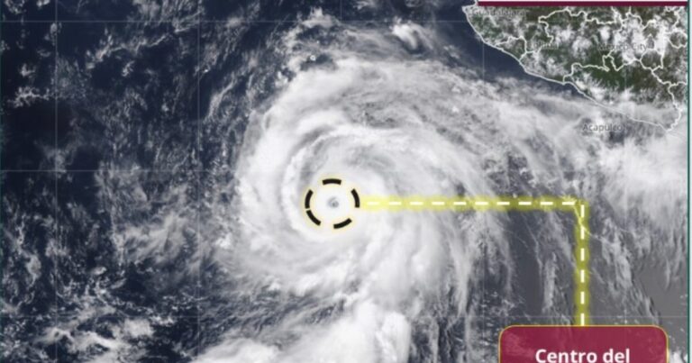 Huracán Genevieve escala a categoría 4 frente a costas mexicanas