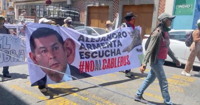 Organizaciones en Puebla denuncian represión estatal contra opositores al Cablebús