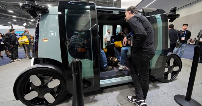 Zoox de Amazon escala la movilidad autónoma con permiso para cobrar viajes