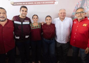 JUNTOS, POR PRIMERA VEZ: Rafa Marín, Eugenio Segura Vázquez y Ana Paty Peralta, en Asamblea en FCP