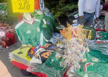 Retiran a 12 vendedores sin permiso durante el Mundial en Cancún