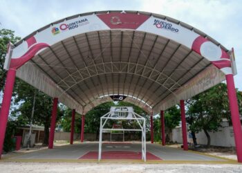 Entregan domo en Secundaria Técnica 21 de Cancún tras más de 30 años de espera