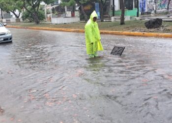 POR LAS LLUVIAS: Despliegan operativo vial y de apoyo en Cancún