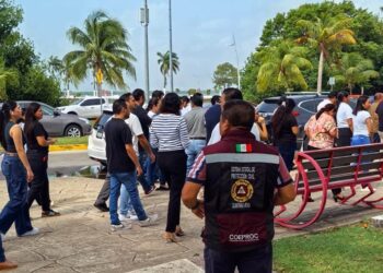 SISMO EN CHIAPAS: Evacúan oficinas del Palacio de Gobierno en Chetumal
