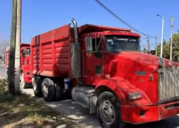 Volqueteros mantienen diálogo con Sedena para participar en obras federales