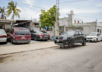 Retiran vehículos abandonados que obstruían vialidad en la SM 102