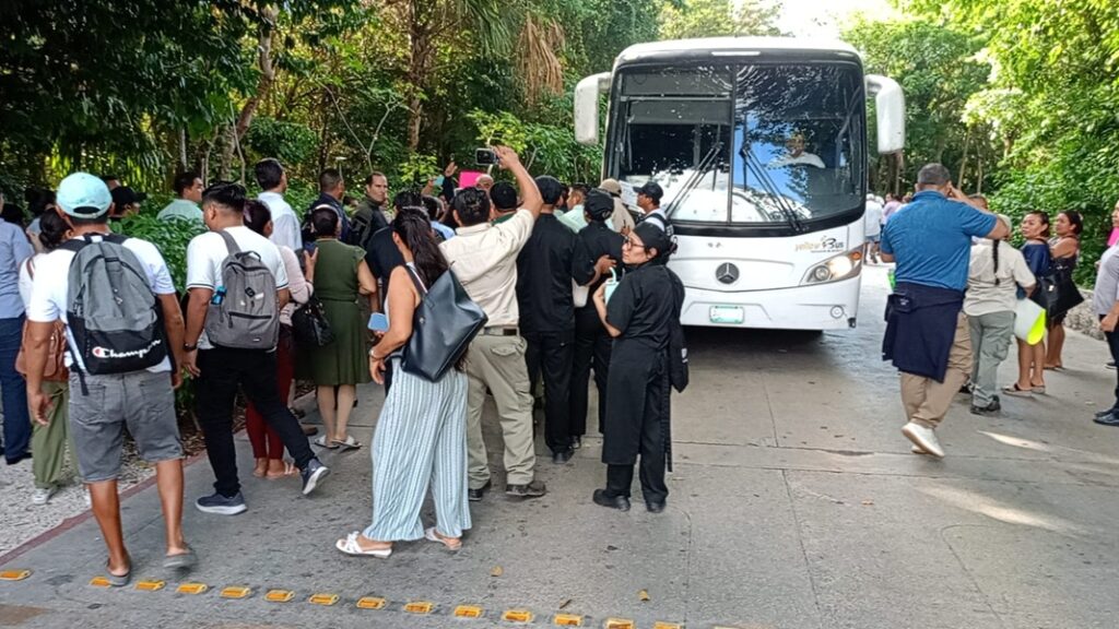 PARO EN MAYAKOBA: Trabajadores acusan descuentos irregulares 1 WhatsApp Image 2026 07 31 at 10.52.38 AM