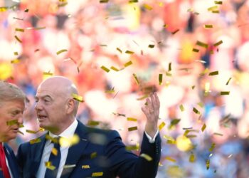 Donald Trump advierte sobre el riesgo de destituir a Gianni Infantino