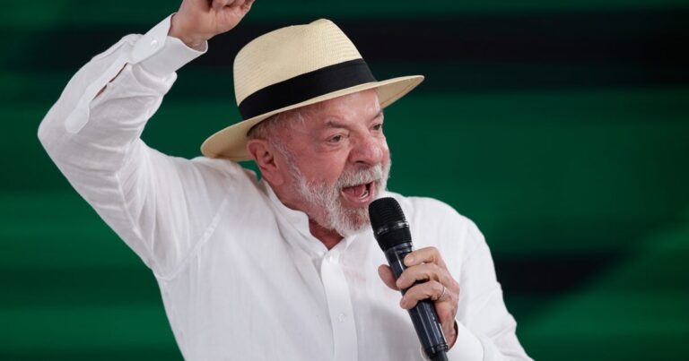 Lula da Silva formaliza su carrera por un cuarto mandato en Brasil