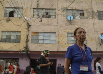 Desalojo extrajudicial en Azcapotzalco: la Fiscalía ambiental vacía edificio sin orden judicial