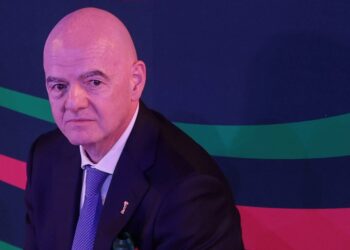 Andy Burnham cuestiona la continuidad de Gianni Infantino en la FIFA