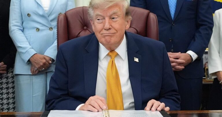 Donald Trump declara el estrecho de Ormuz como territorio estadounidense