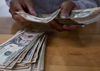 Peso mexicano escala posiciones ante la expectativa de estabilidad monetaria