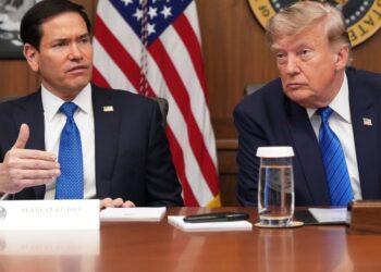 Gobierno de Trump escala la presión contra el ingreso legal al país