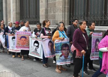 Sheinbaum encara reunión con padres de normalistas de Ayotzinapa