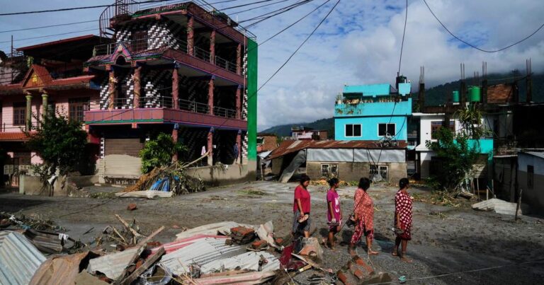 Desastre fronterizo entre Nepal y China deja 472 fallecidos y cientos de desaparecidos