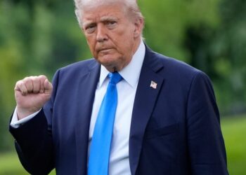 Trump impone arancel del 50% a productos canadienses para 2027