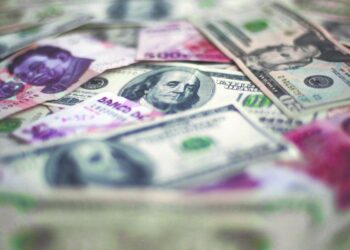 Peso mexicano enfrenta presión cambiaria por inestabilidad geopolítica