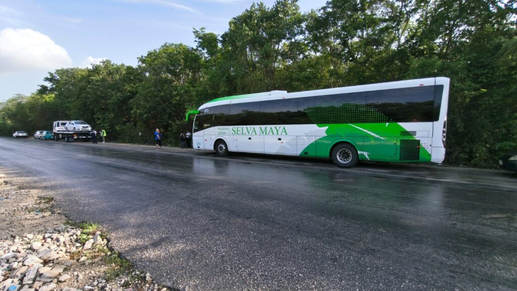 Dos lesionados tras choque entre autobús de Selva Maya y taxi en Playa del Carmen 1 9661b95b 992a 405d a2b9 fa49158ad1bd
