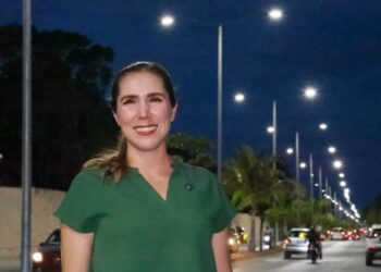 Entrega Atenea Gómez obra de alumbrado en avenida Rancho Viejo de Ciudad Mujeres