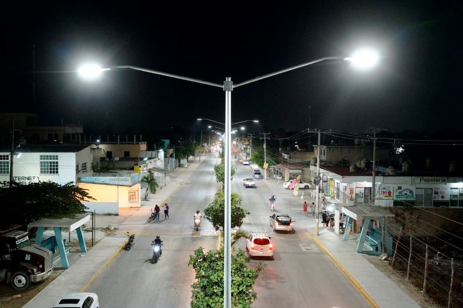 Entrega Atenea Gómez obra de alumbrado en avenida Rancho Viejo de Ciudad Mujeres 1 ATENEA2