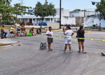 OOOTRO APAGÓN: Colonos bloquean de nuevo la avenida Sian Ka’an en PDC