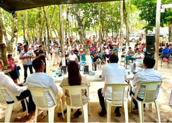 PLAYA DEL CARMEN: Celebran líderes comunitarios anuncio de obra carretera