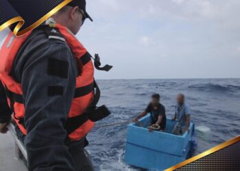 SOBRE UNA HIELERA: Rescatan a pescadores de Chiapas tras días desaparecidos