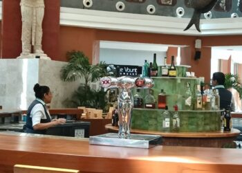 VACACIONES Y DESCANSOS: Sector turístico ajusta operaciones ante caída en ocupación