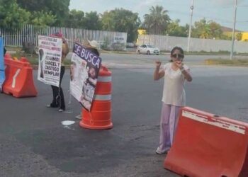 CHETUMAL: Bloquea Colectivo Xtabay salida de la ciudad; exige respuesta de la FGE
