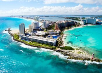 TURISMO EN QR: Rechaza CROC desplome y atribuye notas negativas a campaña de la competencia