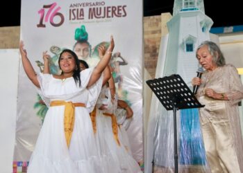 Realizan nueva edición de Nochecitas Isleñas en la Explanada Municipal