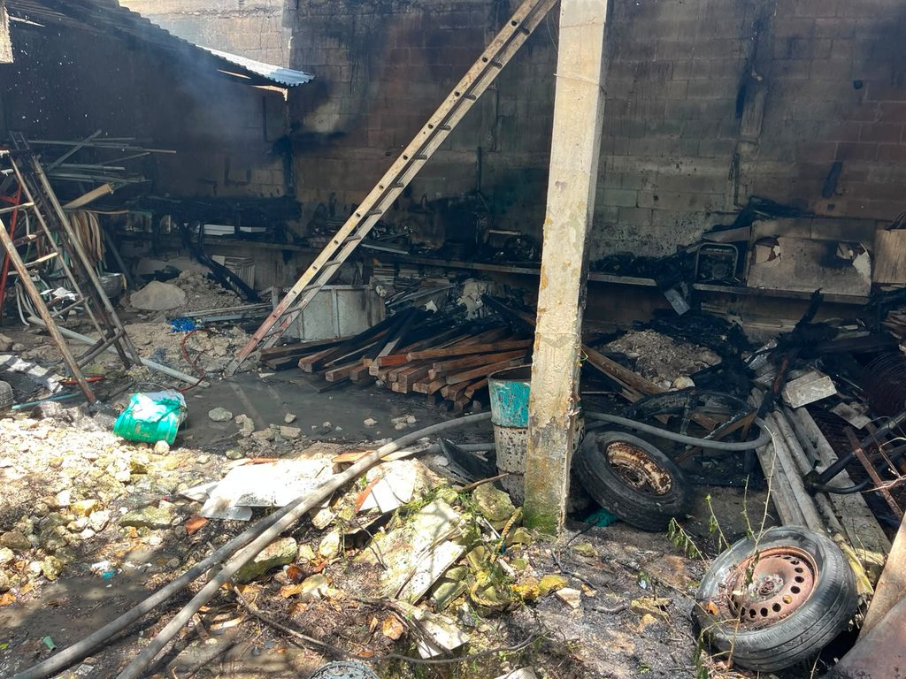 Incendio consume bodega en Playa del Carmen 1 WhatsApp Image 2026 08 23 at 7.36.32 PM 1